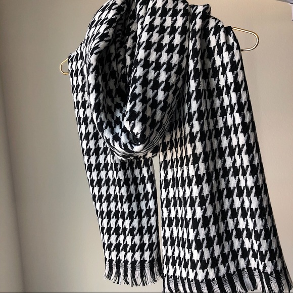 SOLD OUT — Houndstooth-Scarf - Picture 8 of 8